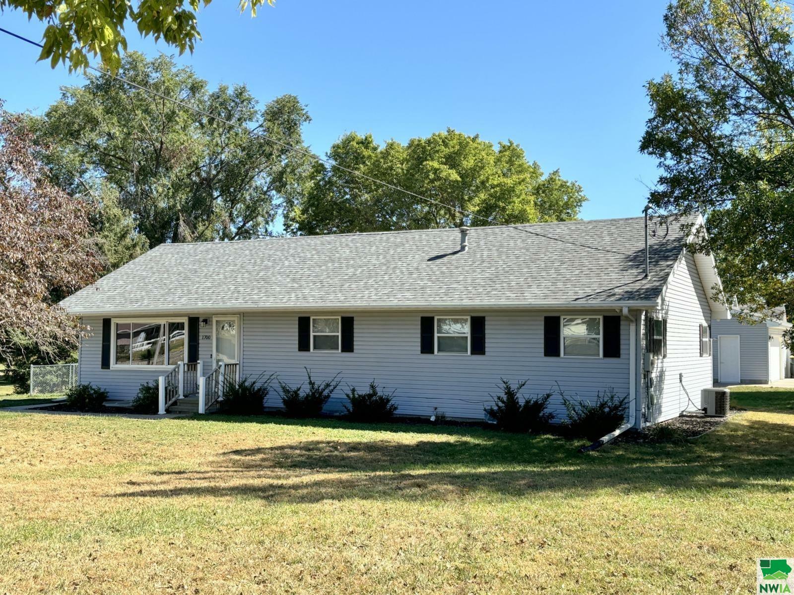 1700 Claridge St  Sioux City IA 51109 photo
