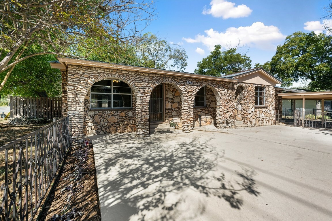 Property Photo:  112 Selvera Street  TX 78640 