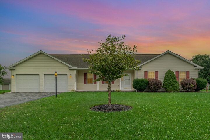 145 Hunters Circle  Abbottstown PA 17301 photo