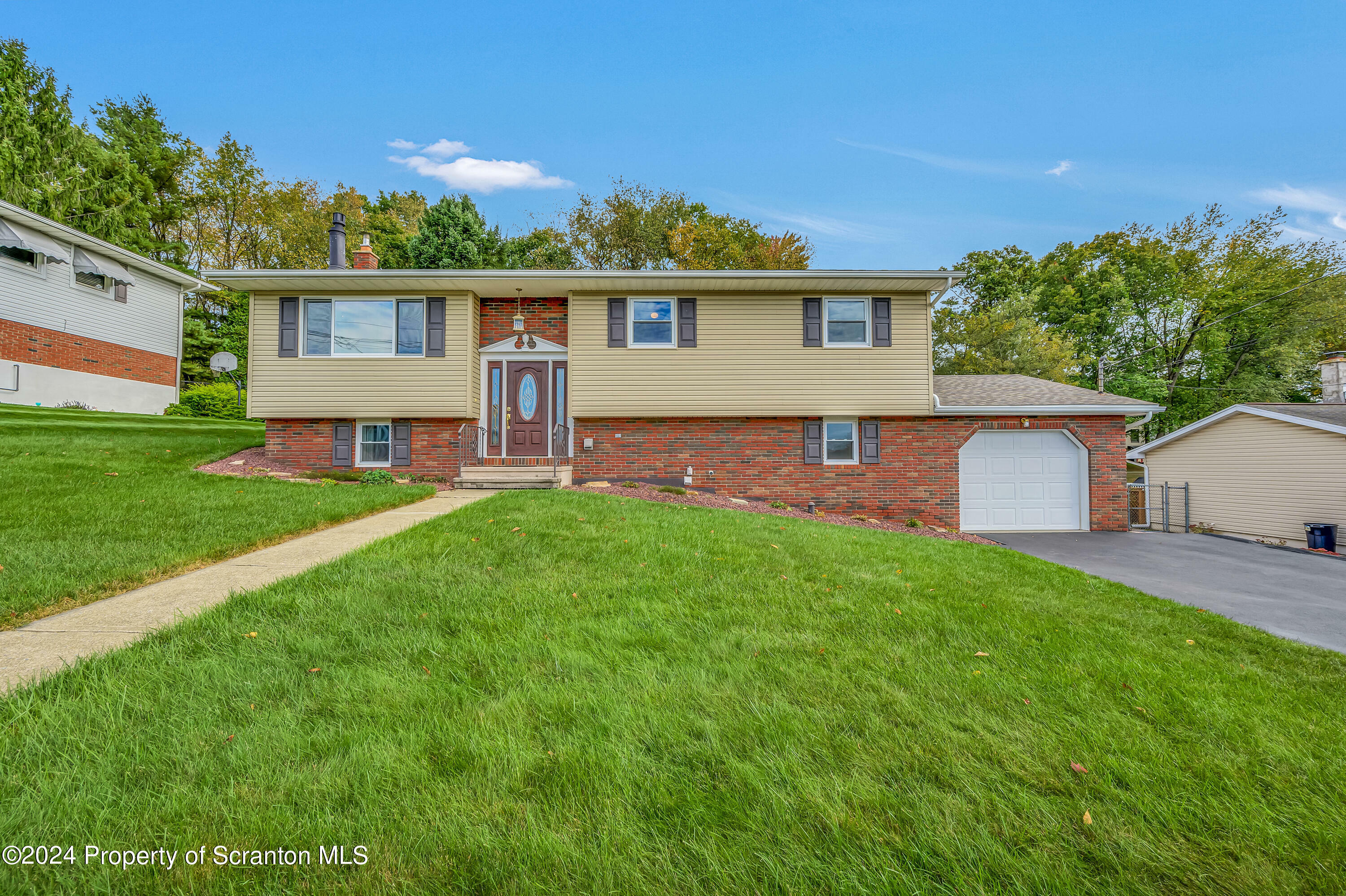 Property Photo:  132 Valley View Drive  PA 18452 