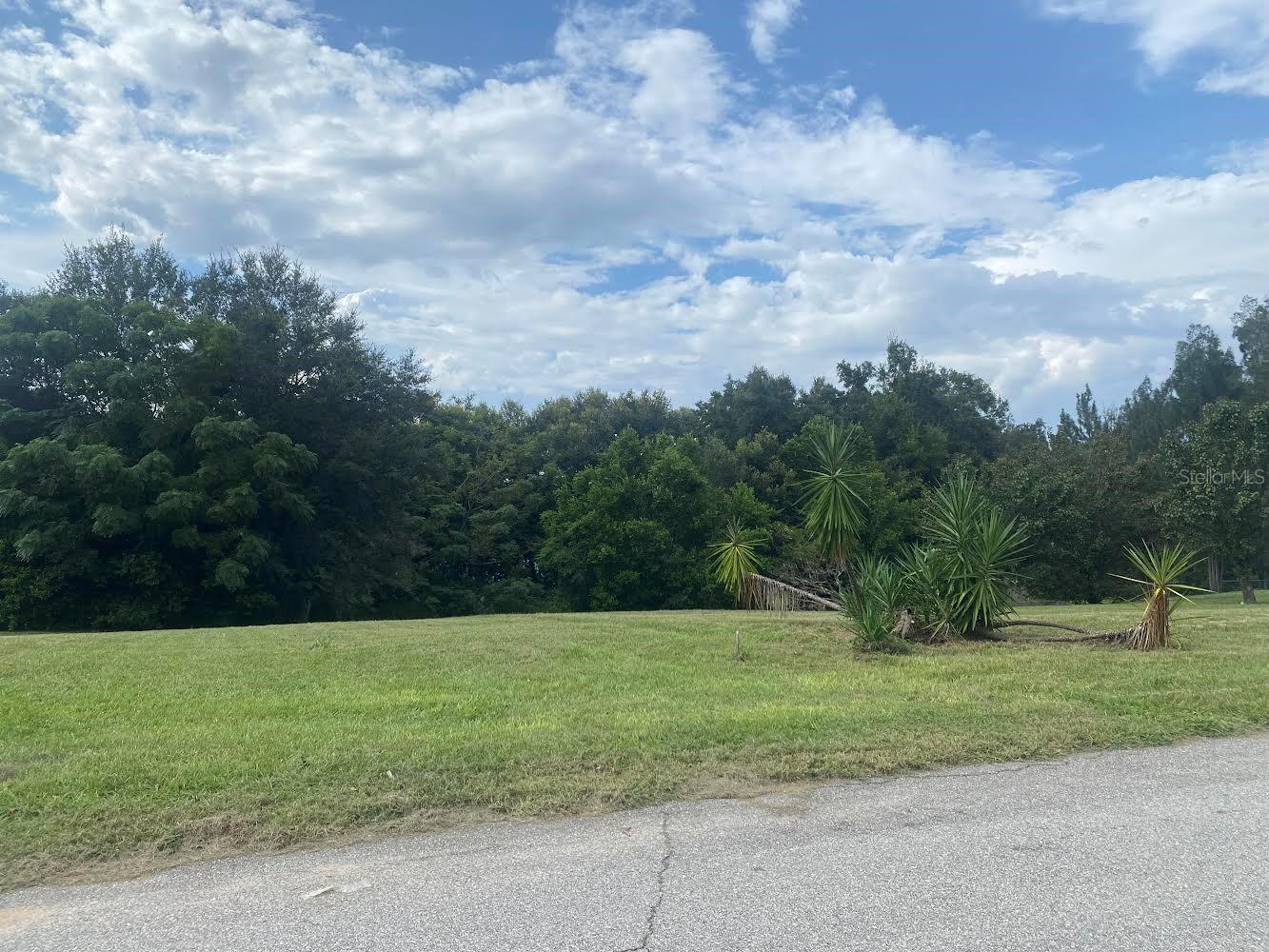 Property Photo: 101 Poinsettia Drive FL 33844