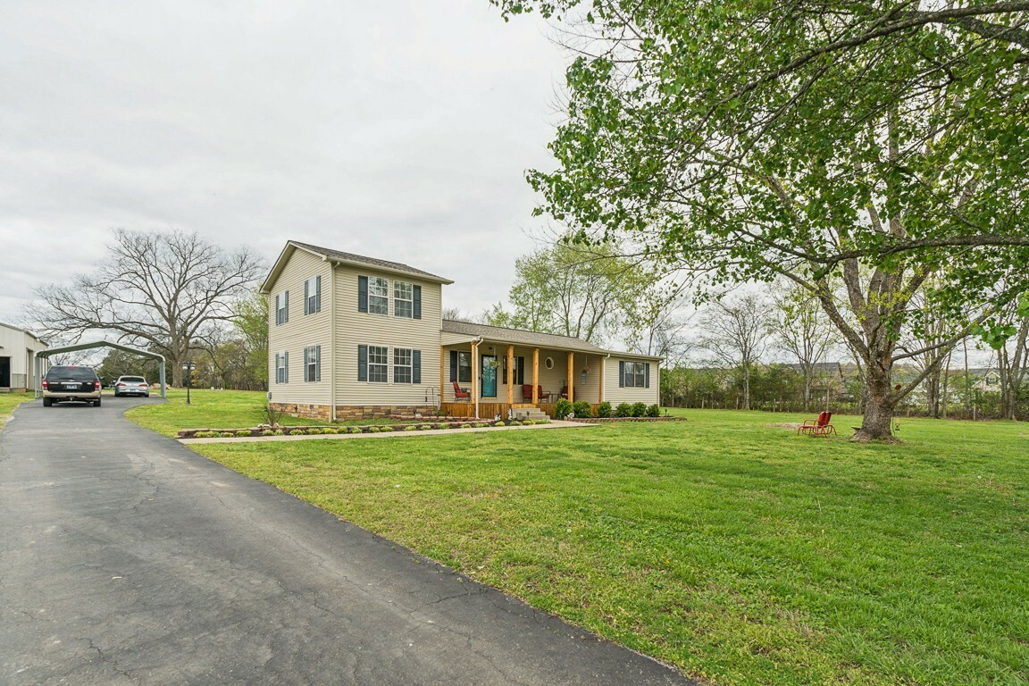 Property Photo:  2752 Thompson Rd  TN 37128 