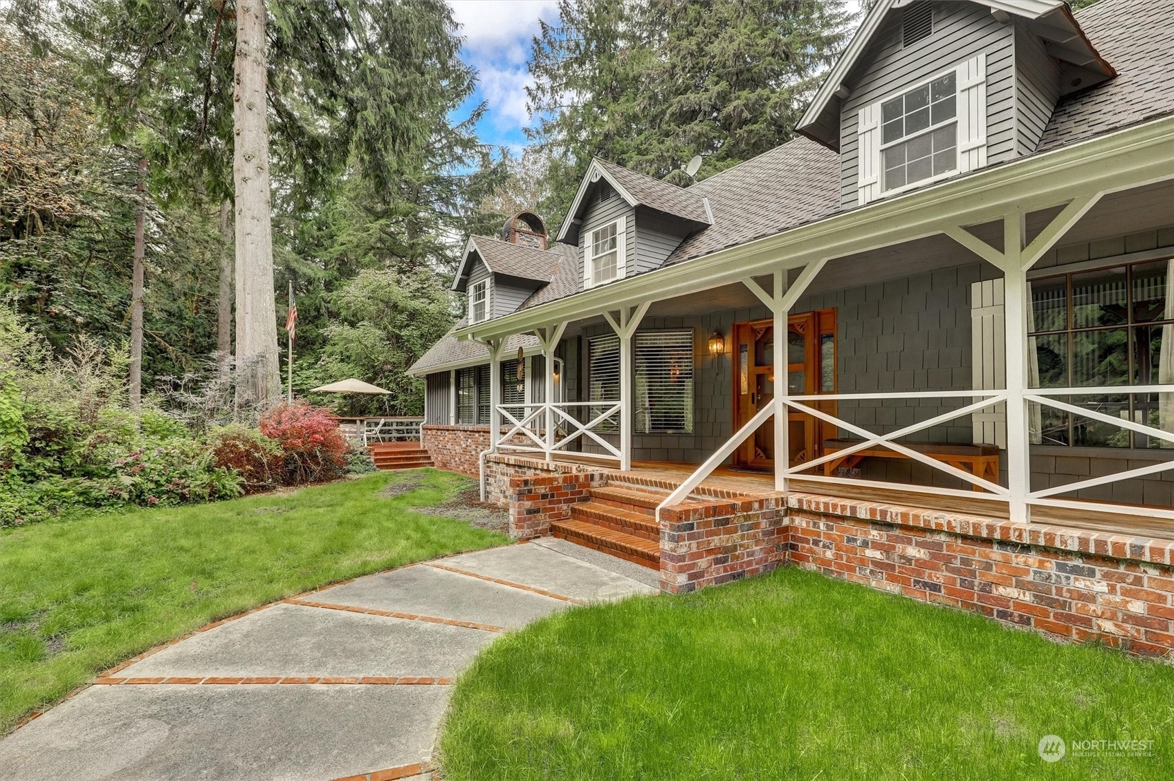 Property Photo:  3660 Langlois Lane NE  WA 98014 