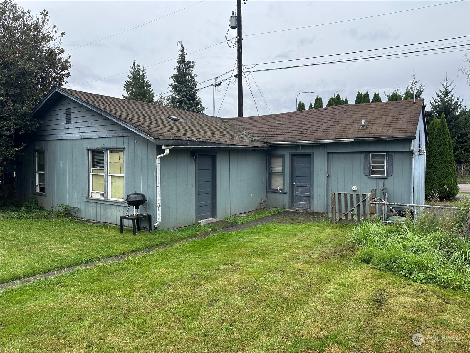 Property Photo:  2514 Harrison Avenue  WA 98201 