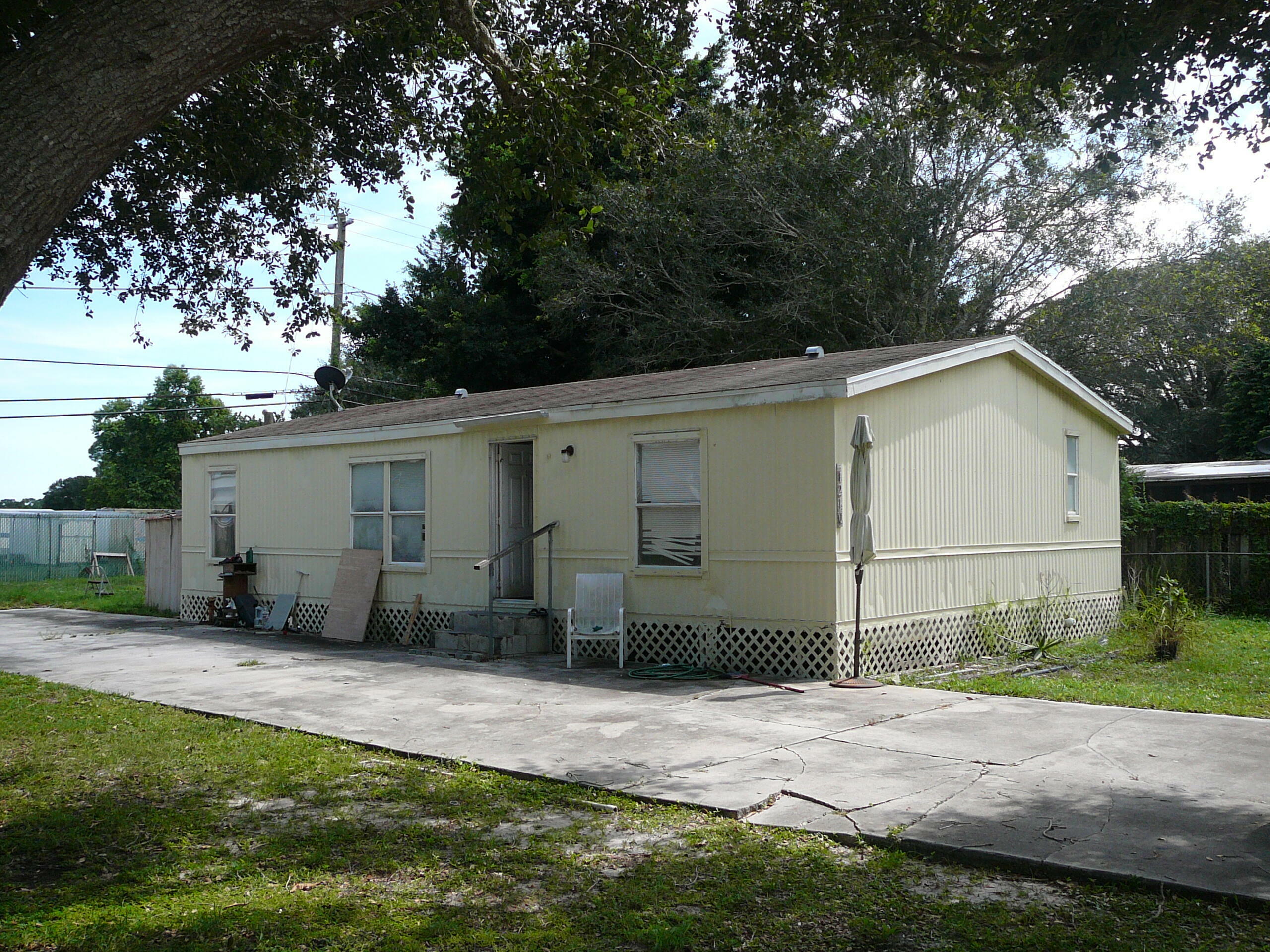 Property Photo:  1210 E Joy Lane  FL 34945 