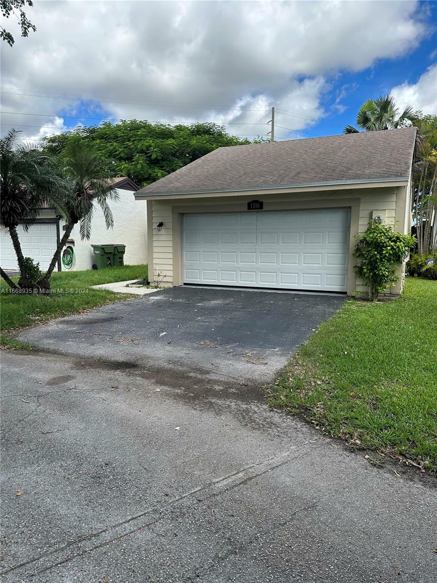 Property Photo:  1316 N Quetzal Ct  FL 33035 