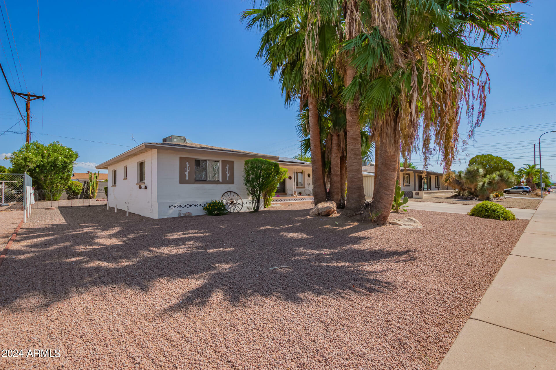 Property Photo:  427 N 55th Place  AZ 85205 