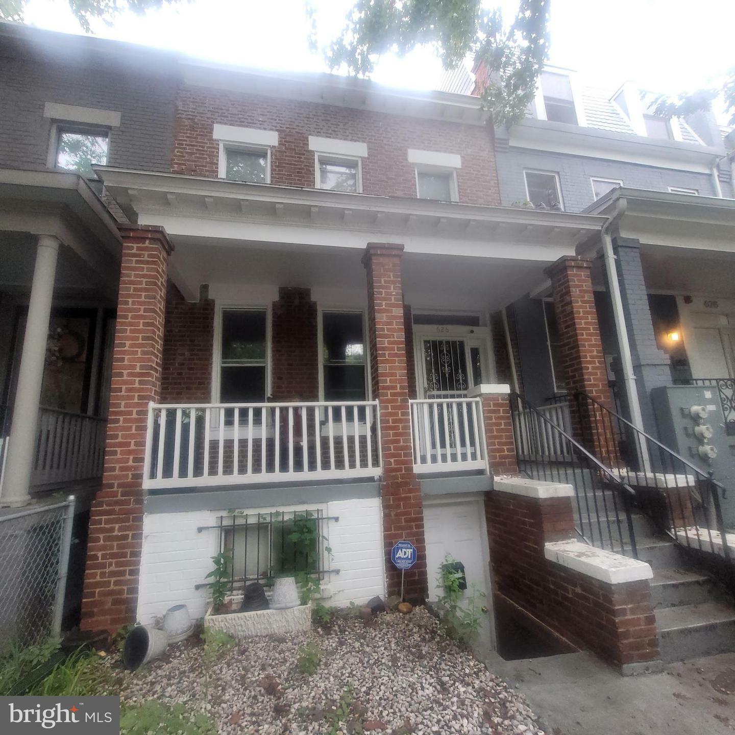 Property Photo:  626 I Street NE  DC 20002 