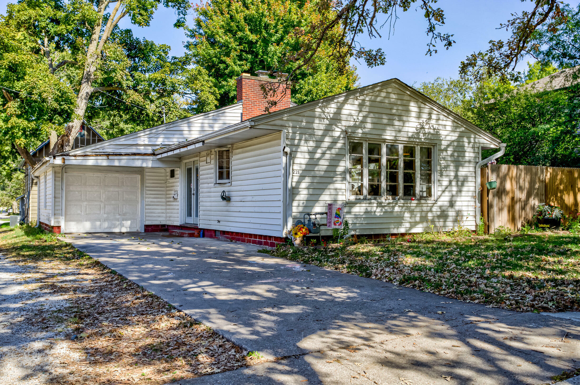 Property Photo:  221 K Avenue  IA 50201 