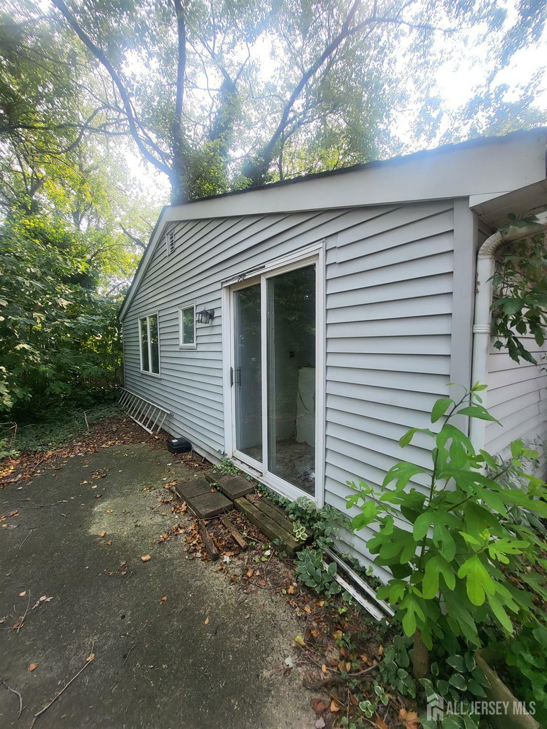 Property Photo:  6 Mercer Avenue  NJ 08872 