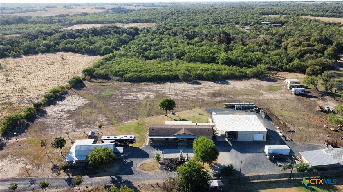 Property Photo:  719 Longhorn Trail  TX 78155 