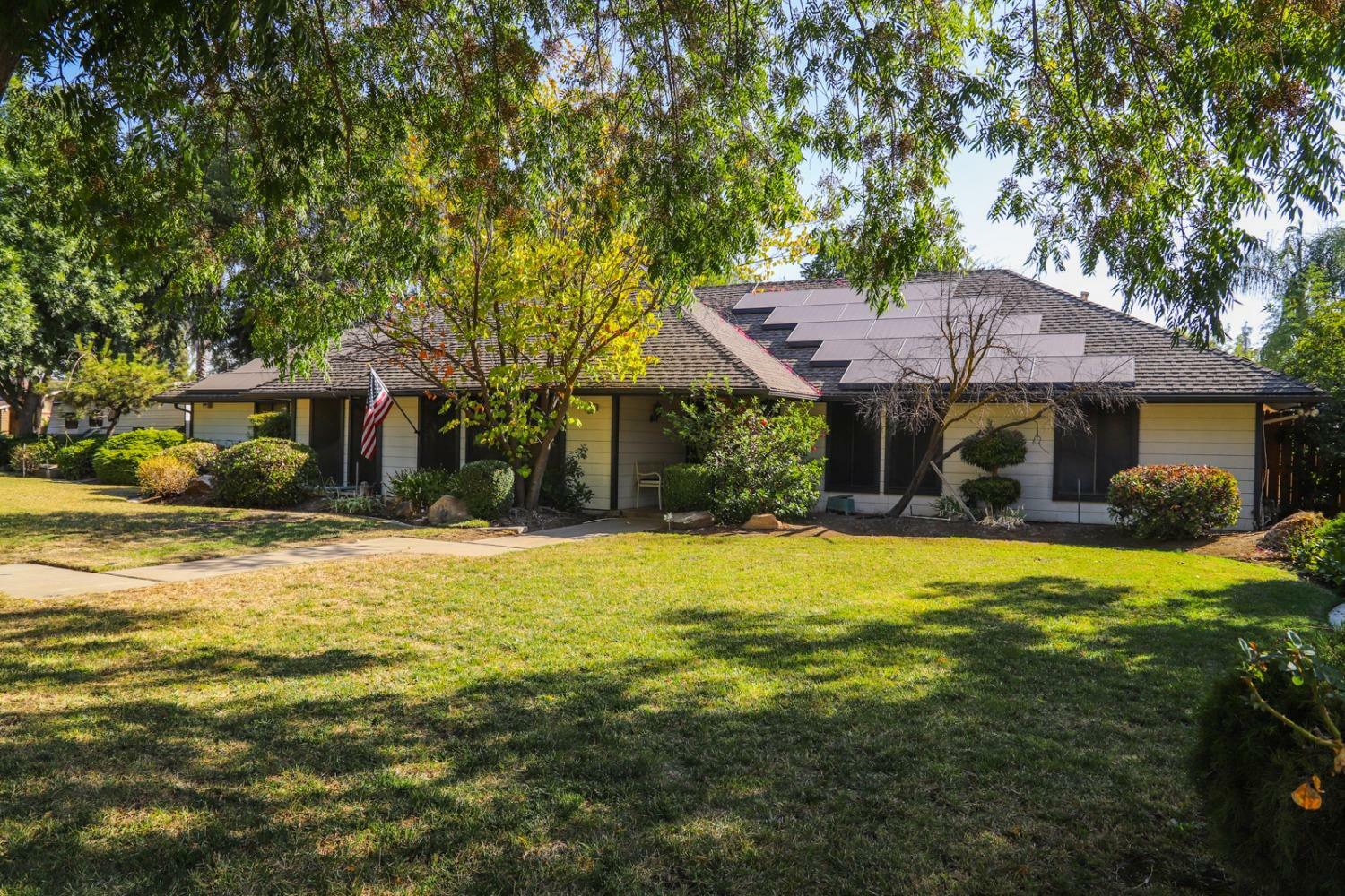 Property Photo:  1521 S Bailey Avenue  CA 93727 