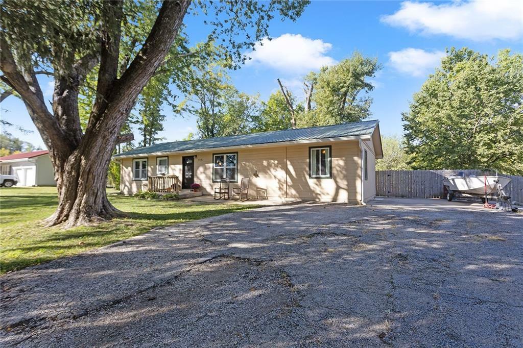 Property Photo:  115 O E Avenue  MO 64024 