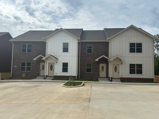 Property Photo: 500 Peachers Mill Rd B2 TN 37042