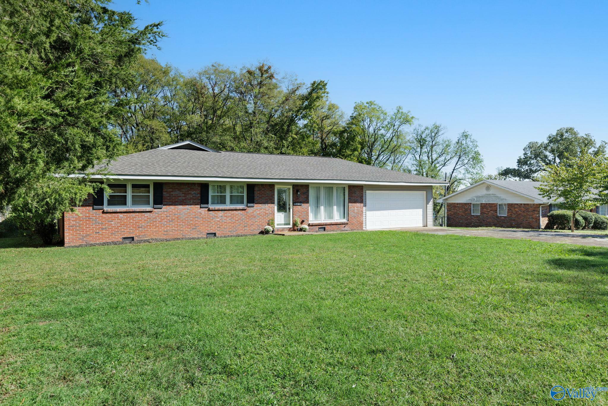 Property Photo:  721 Lakeside Drive E  AL 35630 