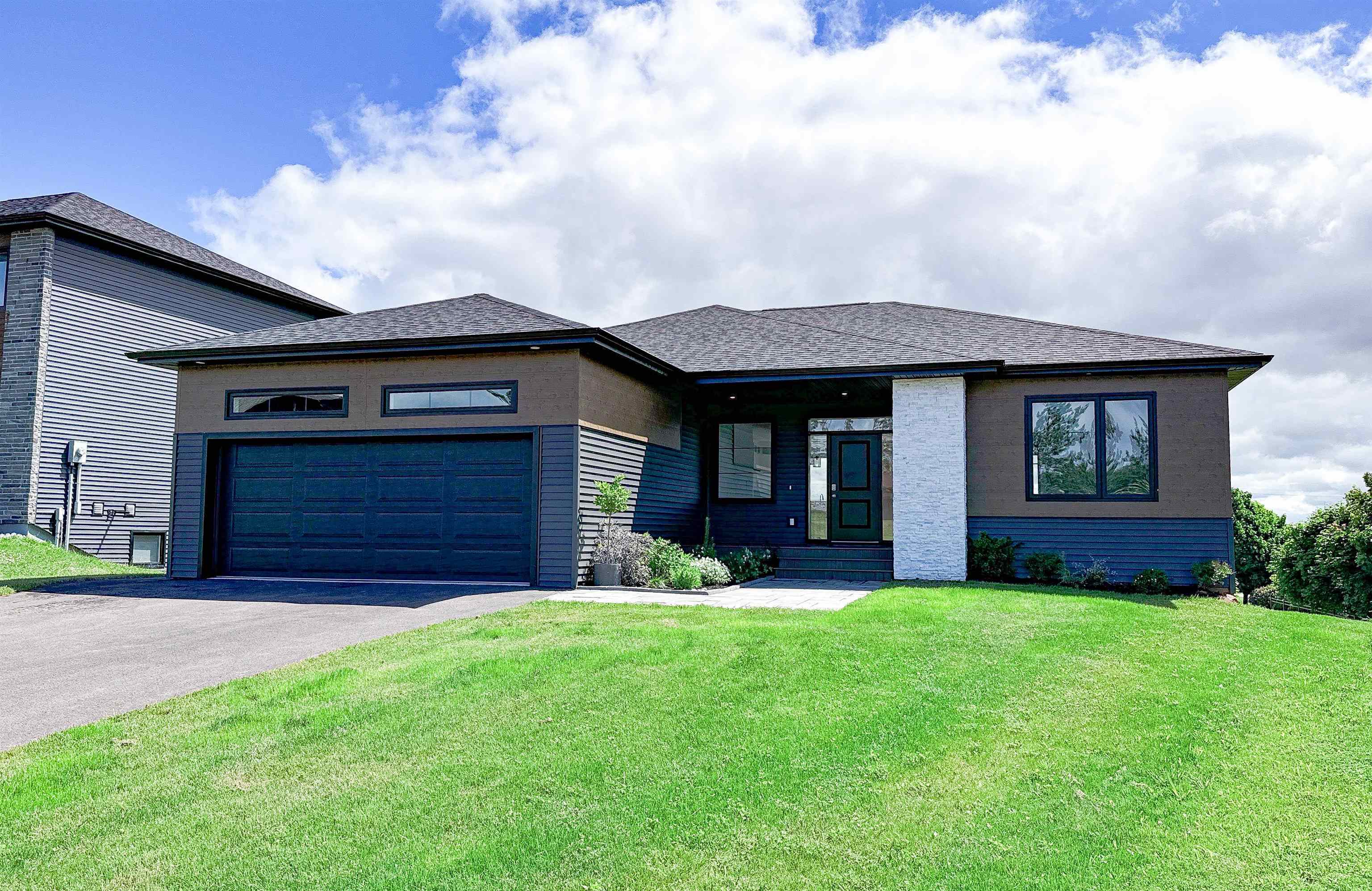 Property Photo:  28 Tulip Crescent  PE C1B 4E4 