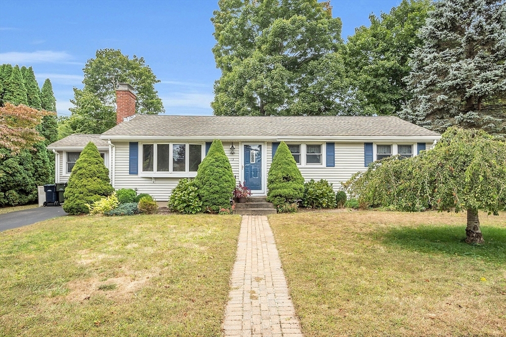 Property Photo:  43 Farmington Circle  MA 01752 