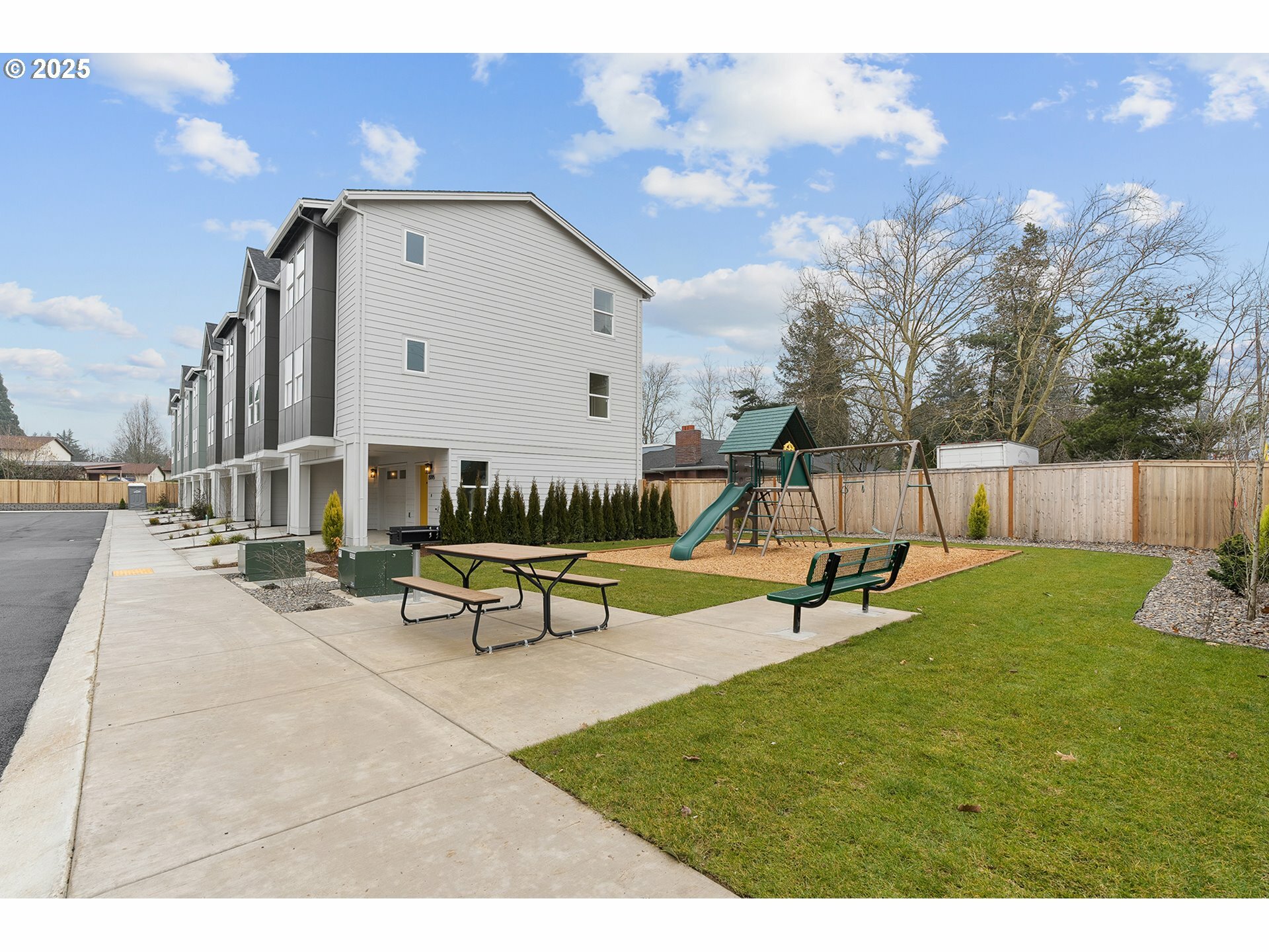Property Photo: 15061 SE Division St OR 97236