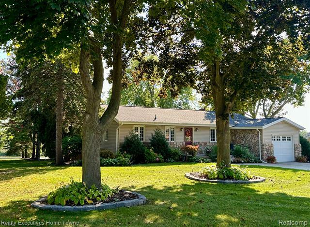 Property Photo:  2229 Woodstock Drive  MI 48060 