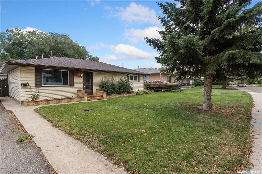 Property Photo:  306 Winnipeg Avenue N  SK S7L 3P4 