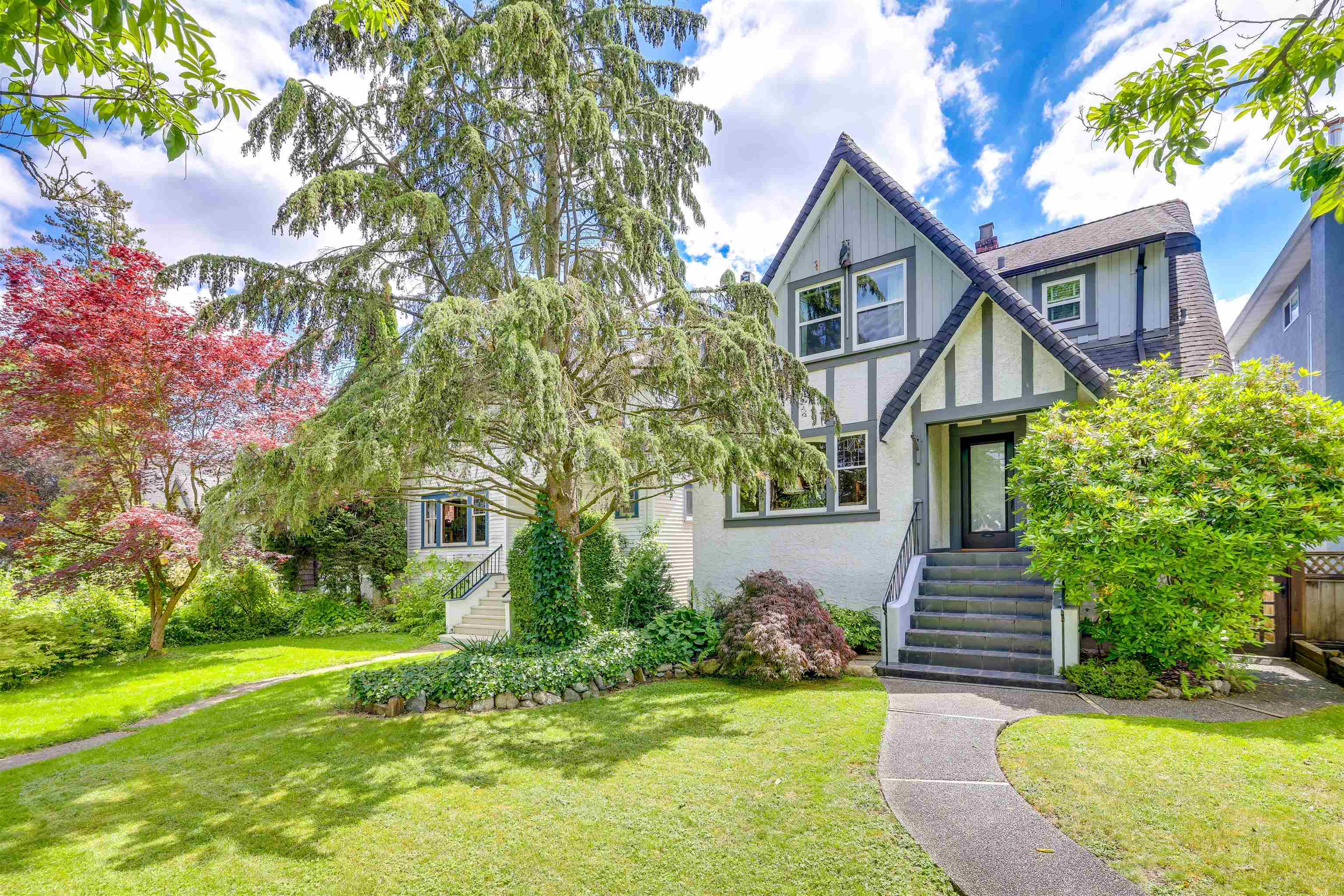 Property Photo:  252 W 23rd Avenue  BC V5Y 2H3 