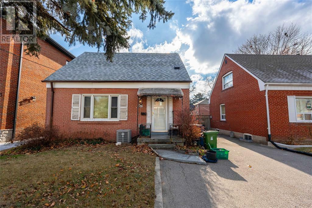 Photo de la propriété:  85 Charleswood Drive  ON M3H 1X5 