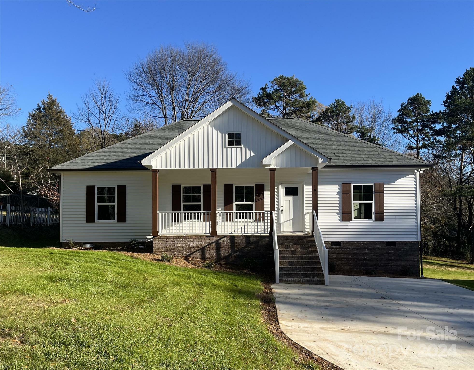 Property Photo:  101 Andrew Street  NC 28081 