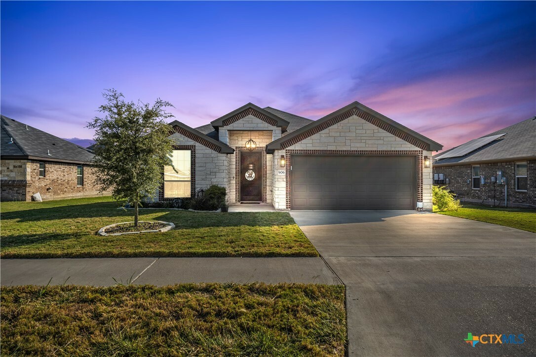 Property Photo:  906 Holliday Drive  TX 76542 