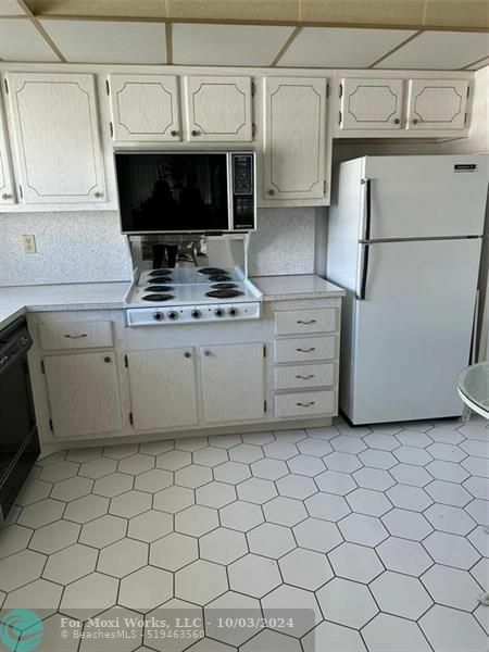 Property Photo:  1817 S Ocean Dr 915  FL 33009 