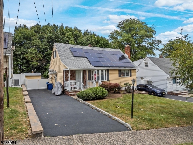 Property Photo: 38 Glen Oaks Ct NJ 07012
