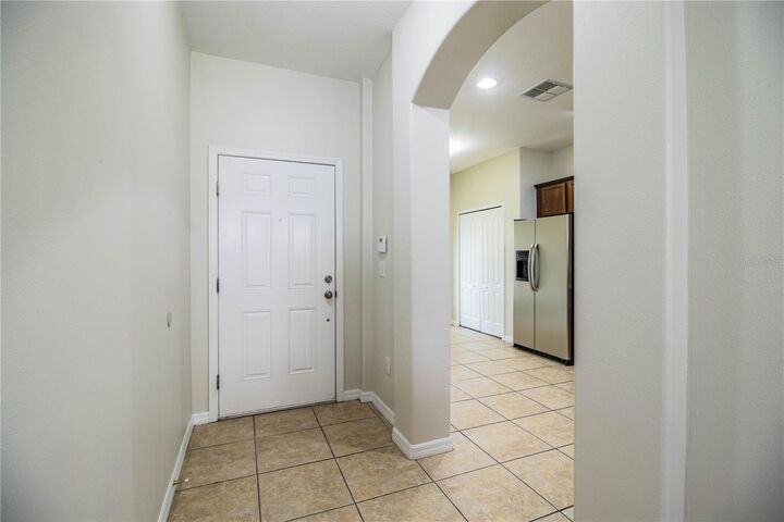 Property Photo:  4050 Mountain Chestnut Way  FL 33812 