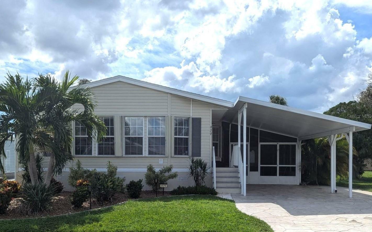 Property Photo:  2100 Kings Highway 979  FL 33980 