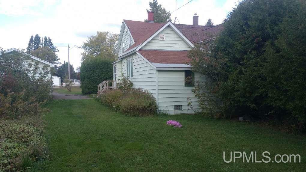 Property Photo:  57360 Calumet Avenue  MI 49913 