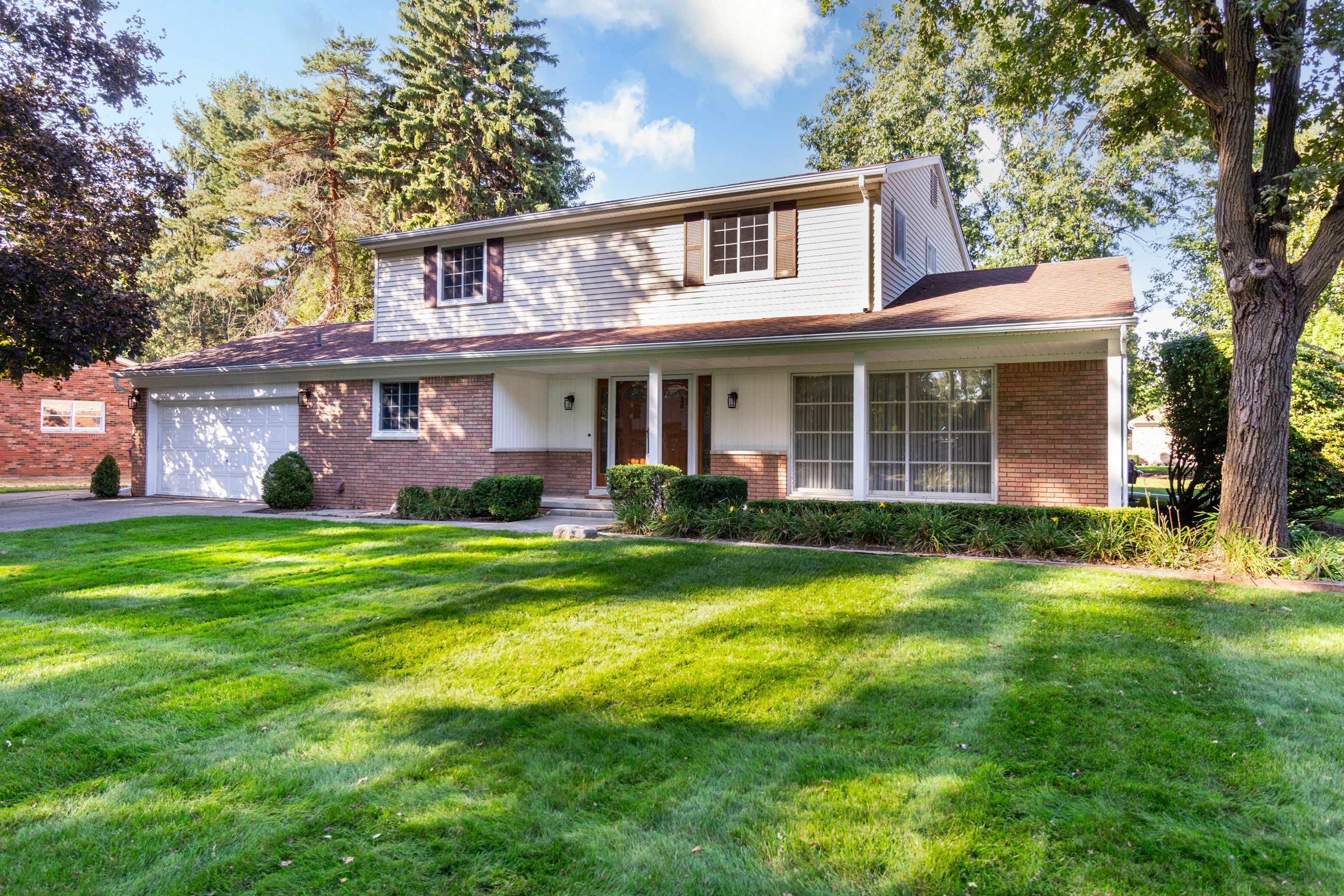 Property Photo:  19891 Thousand Oaks Drive  MI 48036 1891 