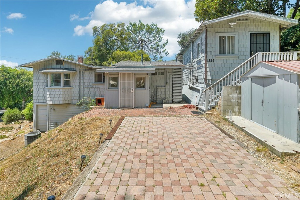 Property Photo:  1829 Kirkby Road  CA 91208 