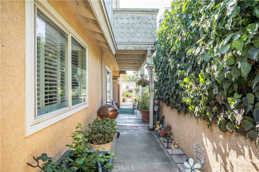 Property Photo:  1020 W 19th Street  CA 92627 