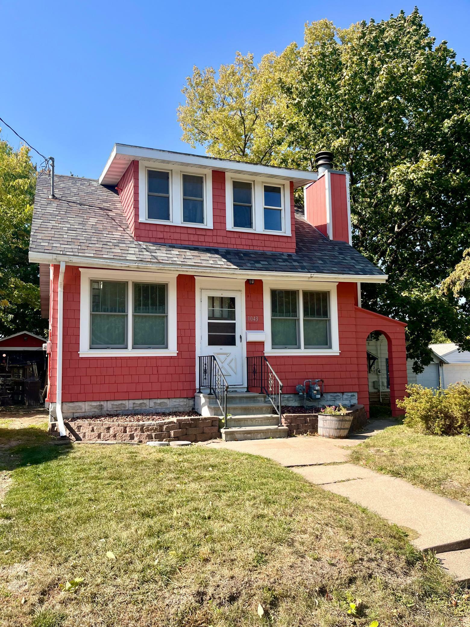 Property Photo:  1043 6th Avenue SE  MN 55904 