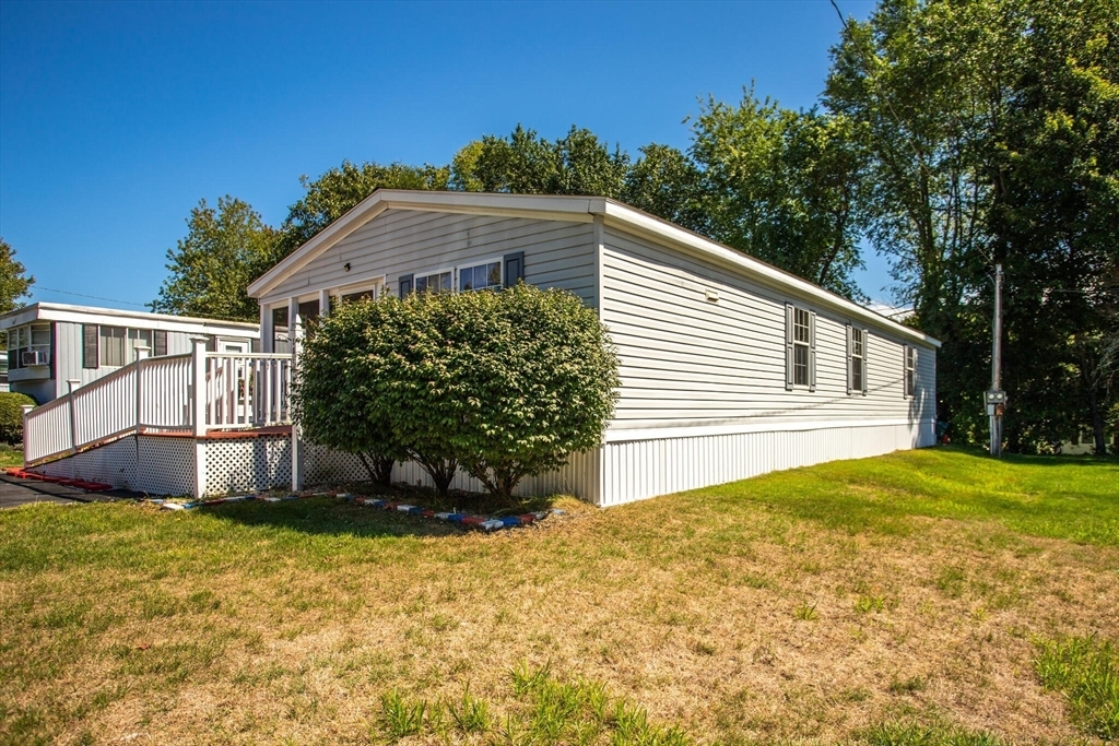 Property Photo:  30 Oak Hill Dr  NH 03841 