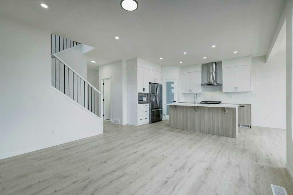 Property Photo:  36 Corner Glen Road NE  AB T3N 2L5 