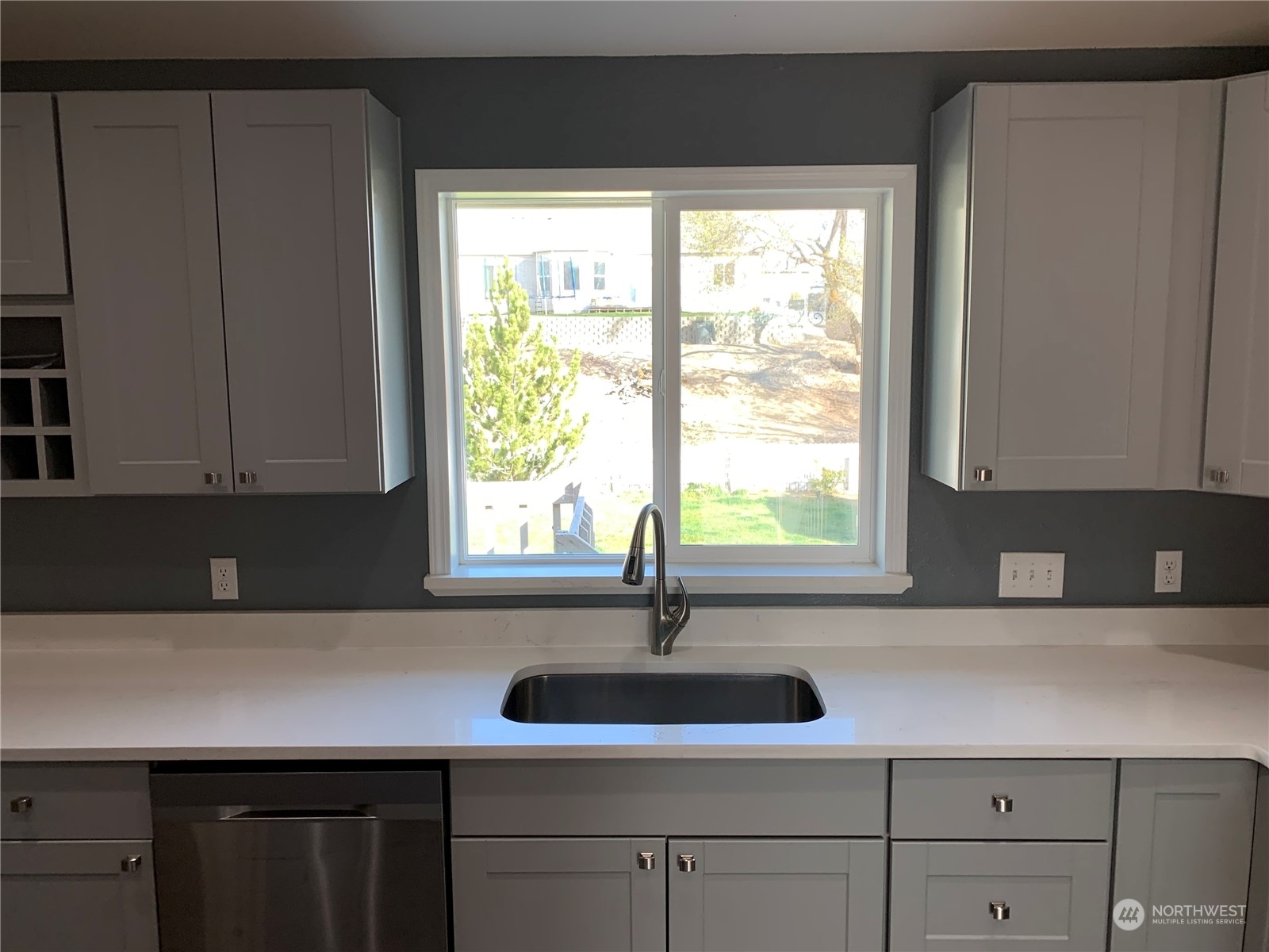 Property Photo: 812 W Edgewater Lane WA 98837