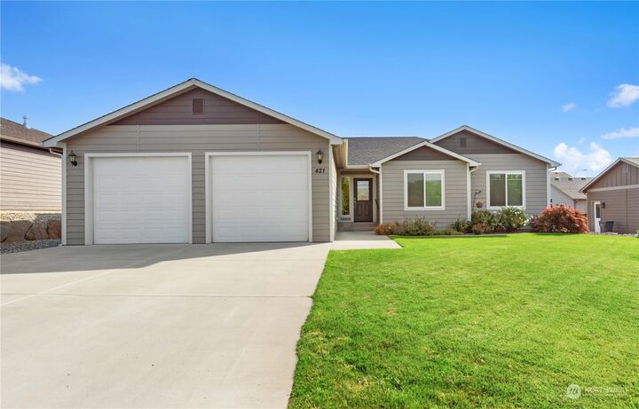 Property Photo: 421 S Jarvis Avenue WA 98802