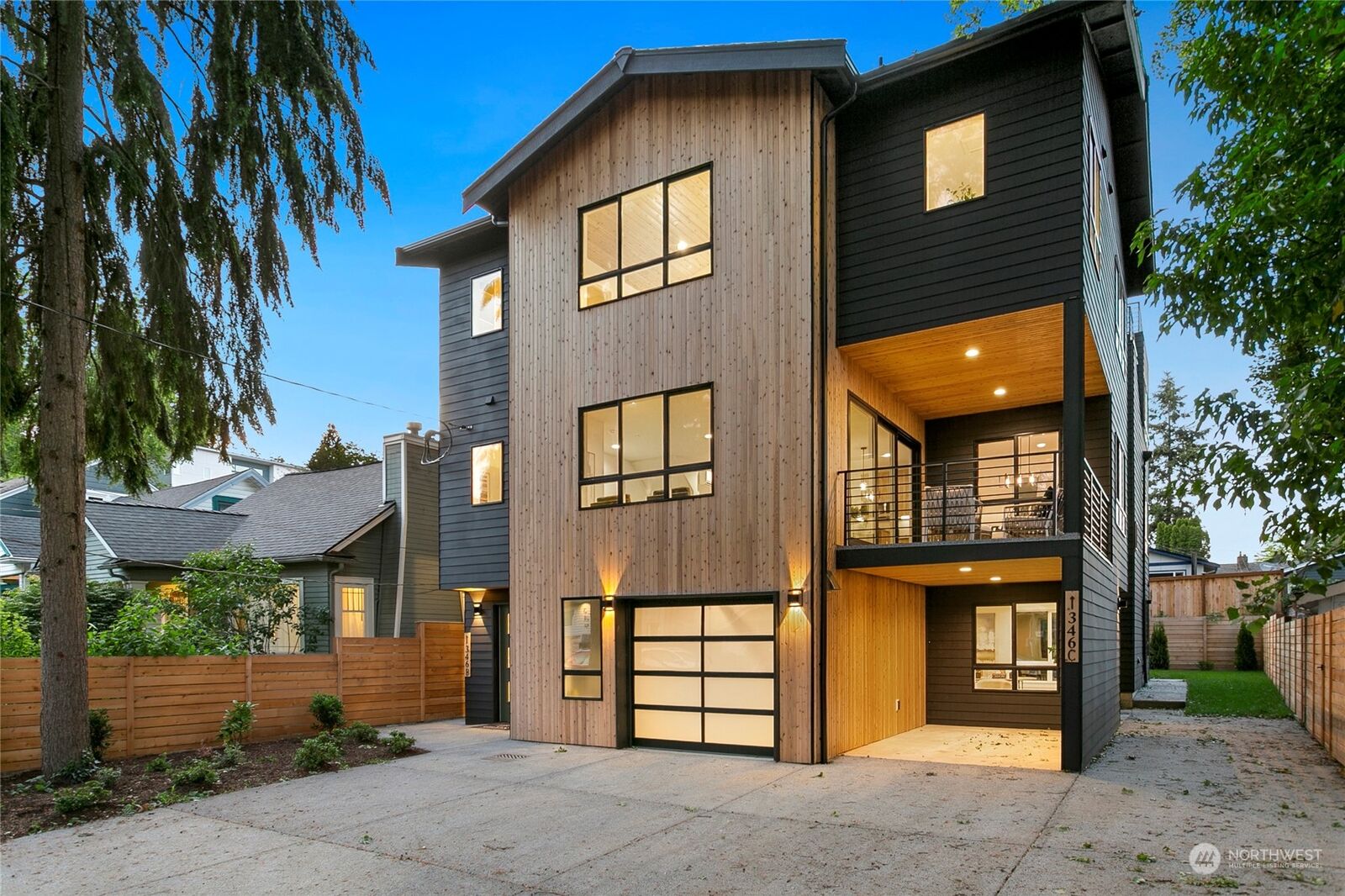 Property Photo:  346 NE 55th Street A  WA 98105 