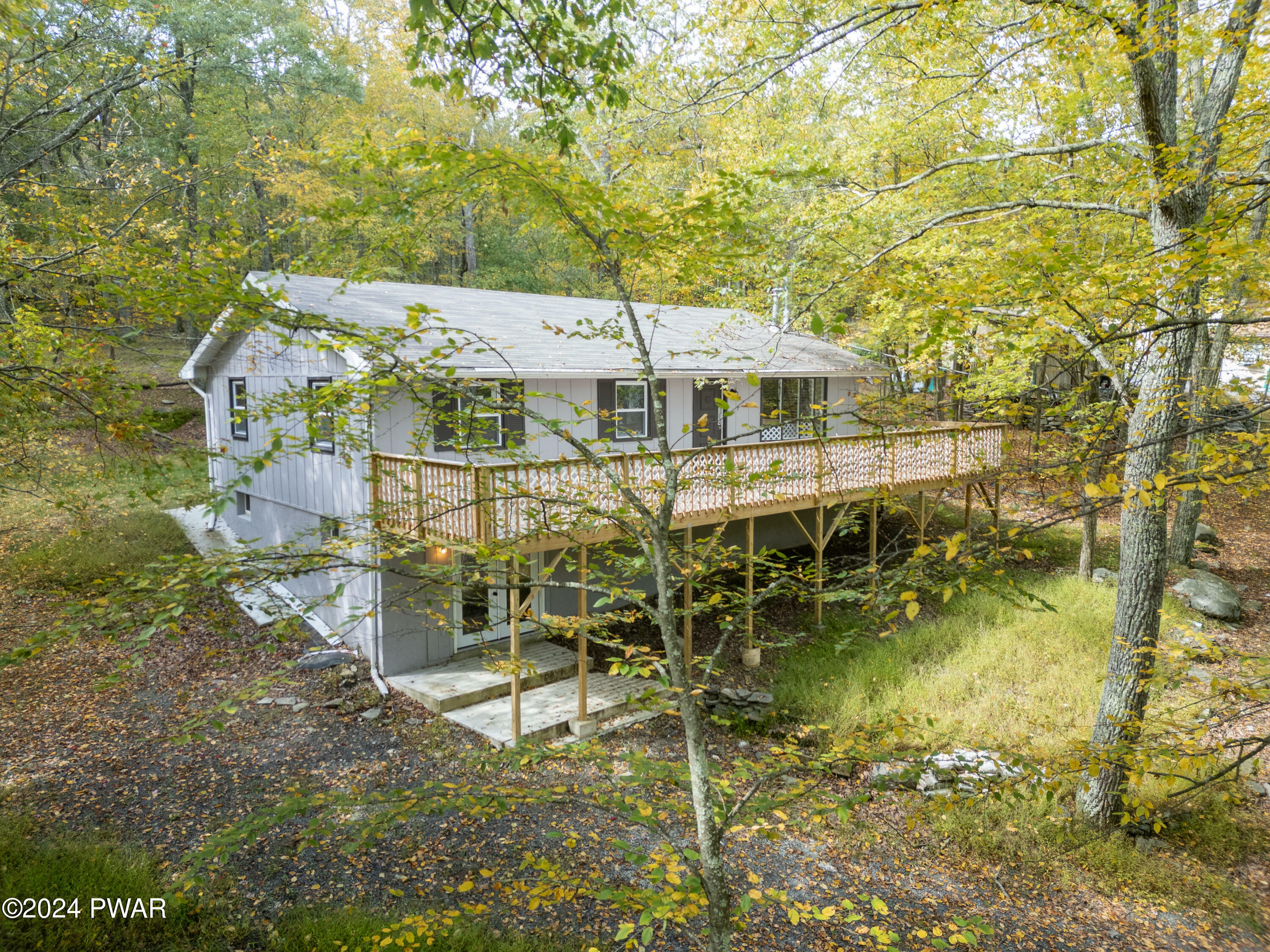 Property Photo:  1150 Cardinal Court  PA 18324 