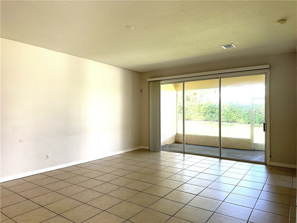 Property Photo: 413 W Tangerine Square SW FL 32968