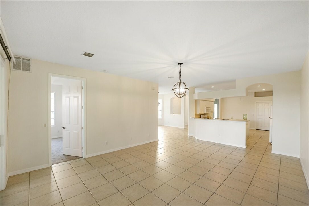 Property Photo: 413 W Tangerine Square SW FL 32968