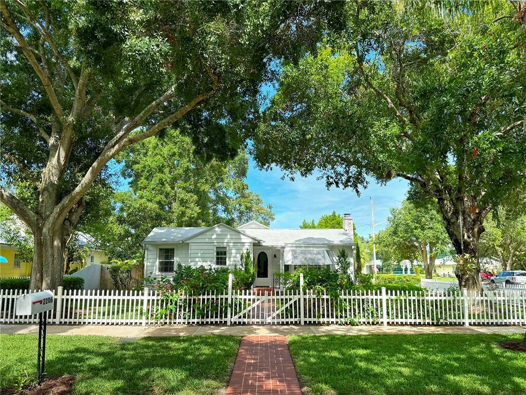 Property Photo:  2206 18th Avenue  FL 32960 