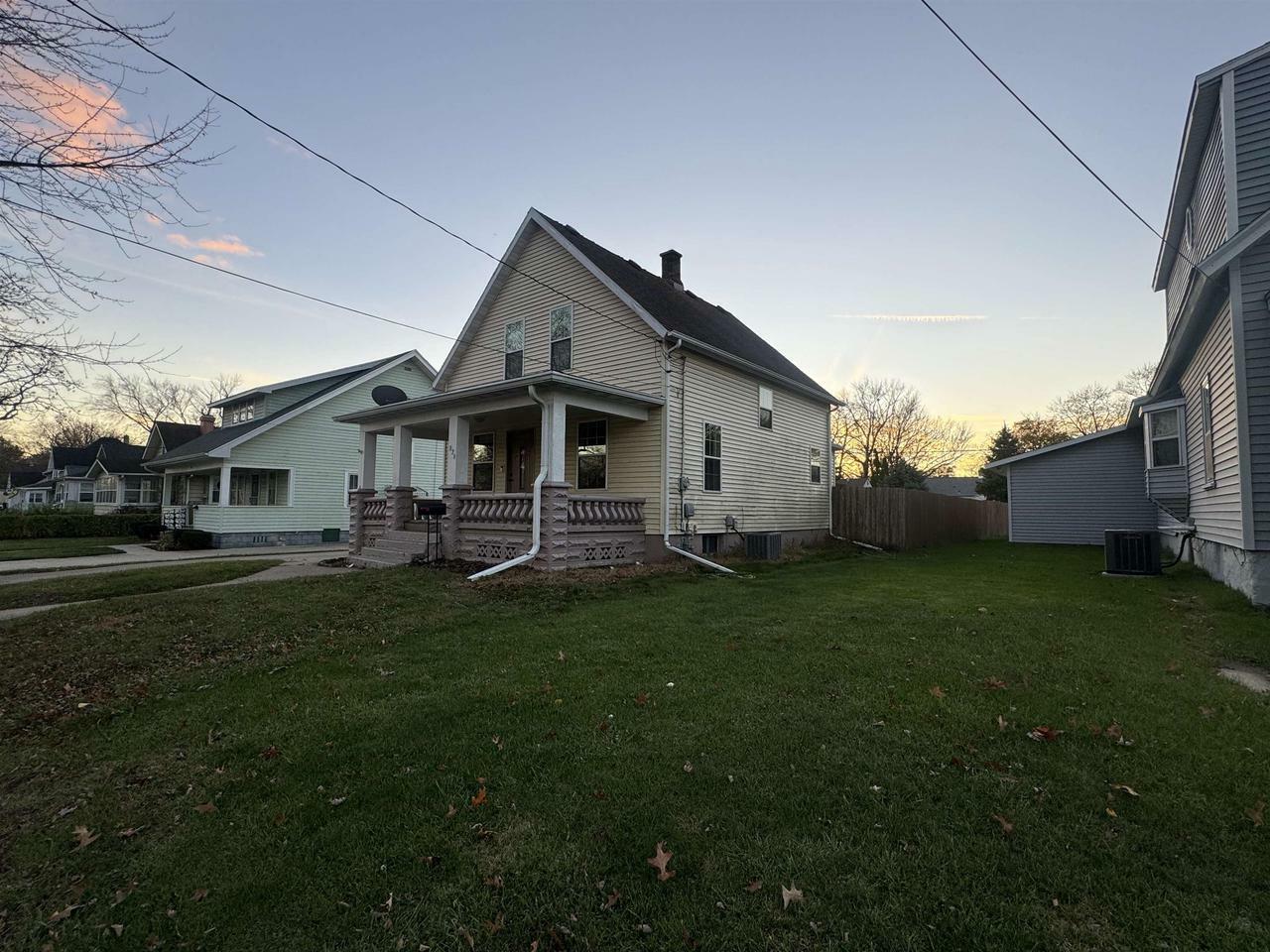 Property Photo:  828 Grant Street  WI 53511 