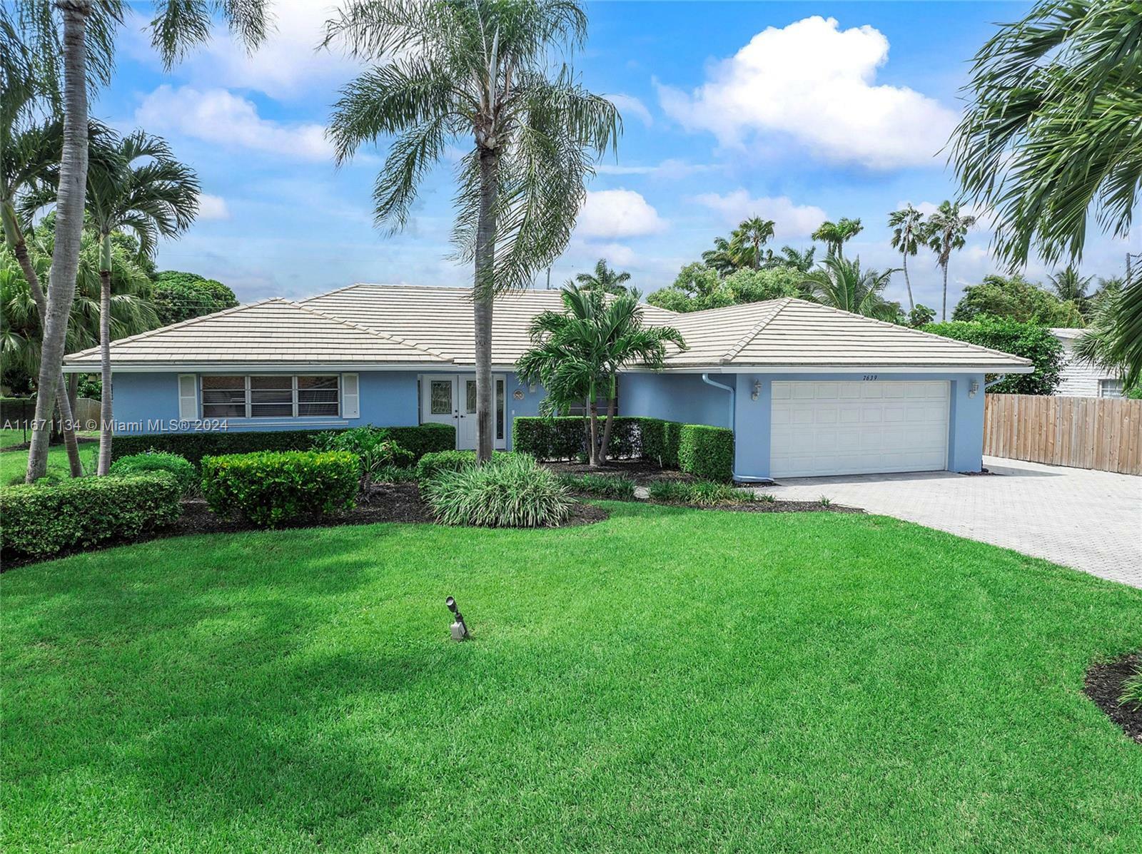 Property Photo:  7639 W Lake Dr  FL 33406 