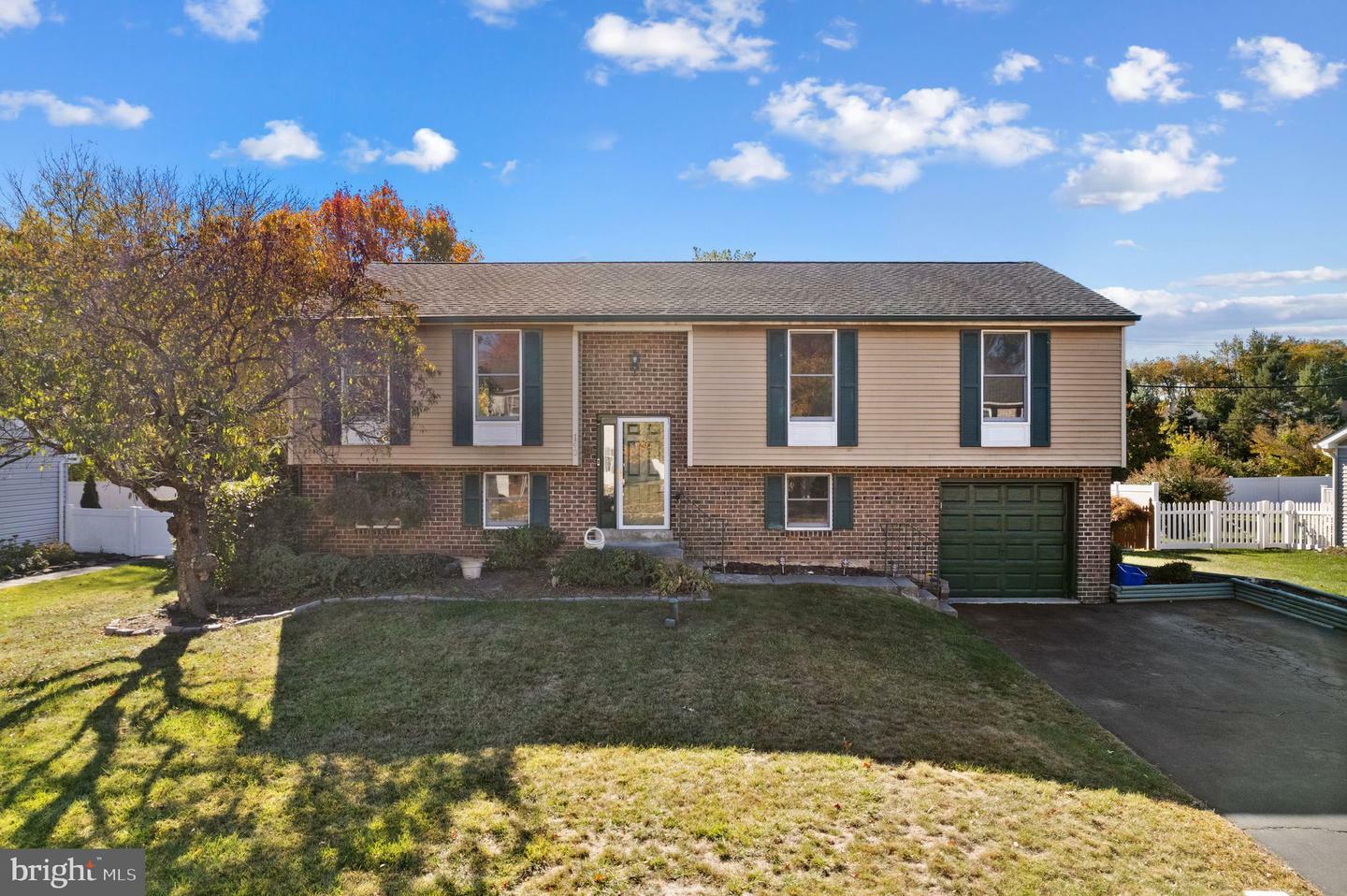 Property Photo:  140 Apple Valley Drive  PA 19047 