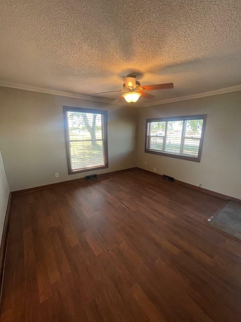 Property Photo:  21 N 32nd St  IA 50501 